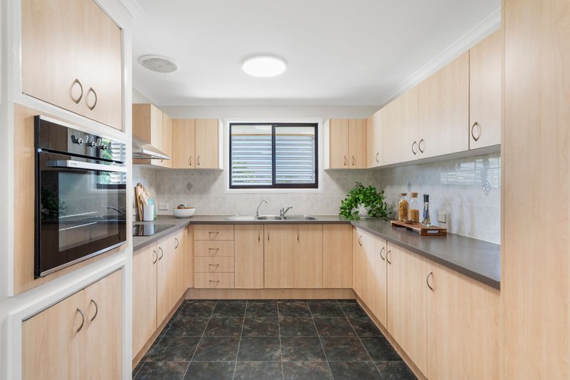 Photo - 5 Blaxland Avenue, Paradise Point QLD 4216 - Image 14