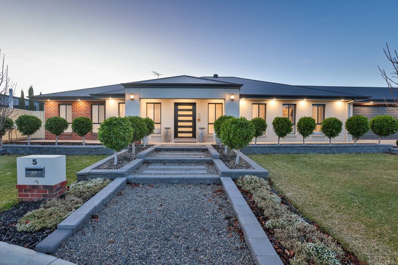 Photo - 5 Bligh Court, Mildura VIC 3500 - Image 2