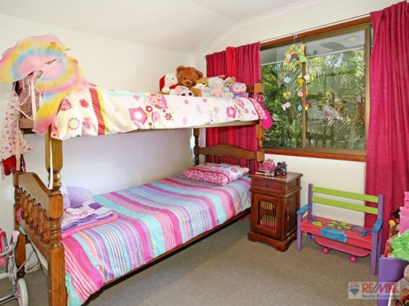 Photo - 5 Bluegum Court, Little Mountain QLD 4551 - Image 8