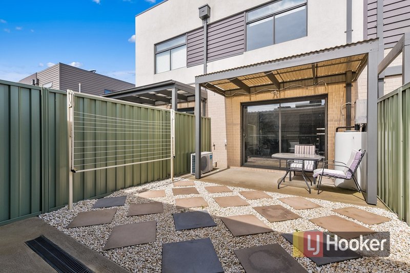 Photo - 5 Bluestone Street, Pakenham VIC 3810 - Image 5