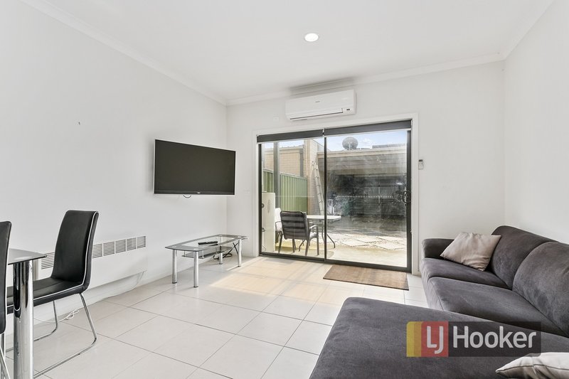 Photo - 5 Bluestone Street, Pakenham VIC 3810 - Image 6