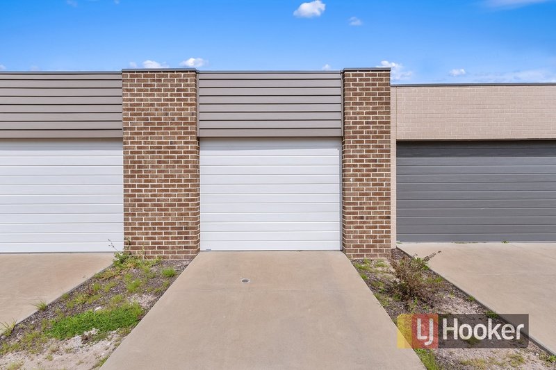 Photo - 5 Bluestone Street, Pakenham VIC 3810 - Image 12