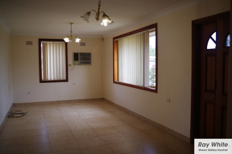 Photo - 5 Bobin Road, Sadleir NSW 2168 - Image 4