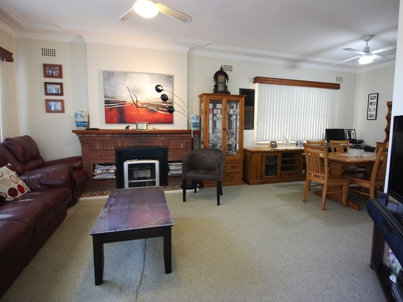 Photo - 5 Bonarius Street, Edgeworth NSW 2285 - Image 4