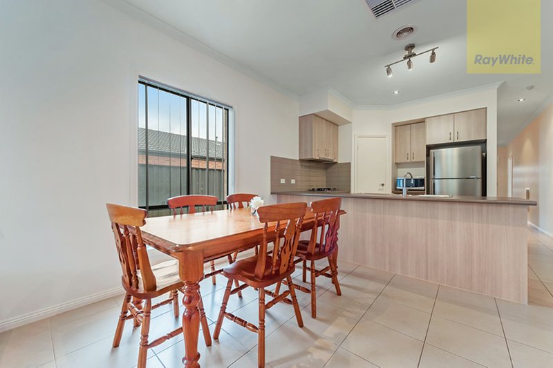 Photo - 5 Bottlebrush Road, Craigieburn VIC 3064 - Image 4