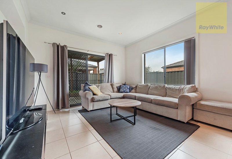 Photo - 5 Bottlebrush Road, Craigieburn VIC 3064 - Image 6