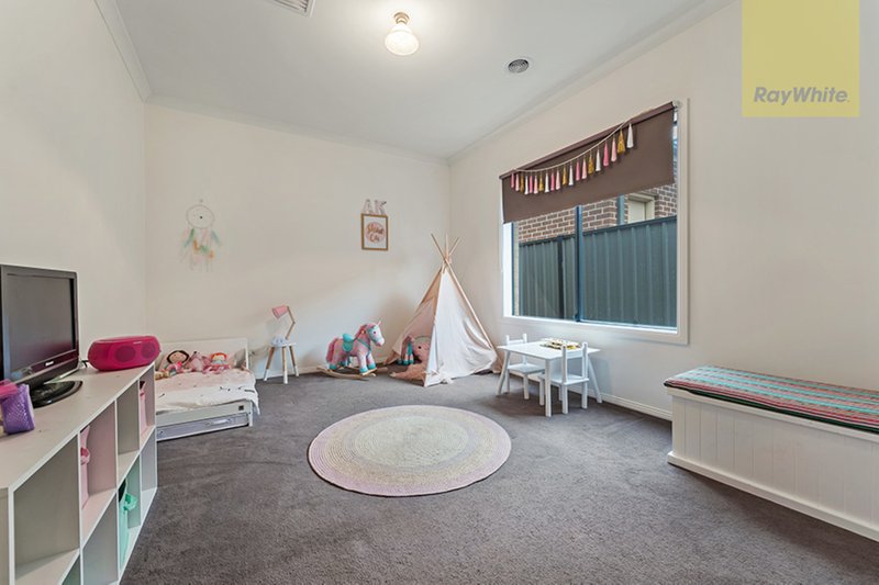 Photo - 5 Bottlebrush Road, Craigieburn VIC 3064 - Image 9