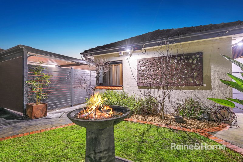 Photo - 5 Bourke Street, Reservoir VIC 3073 - Image 2