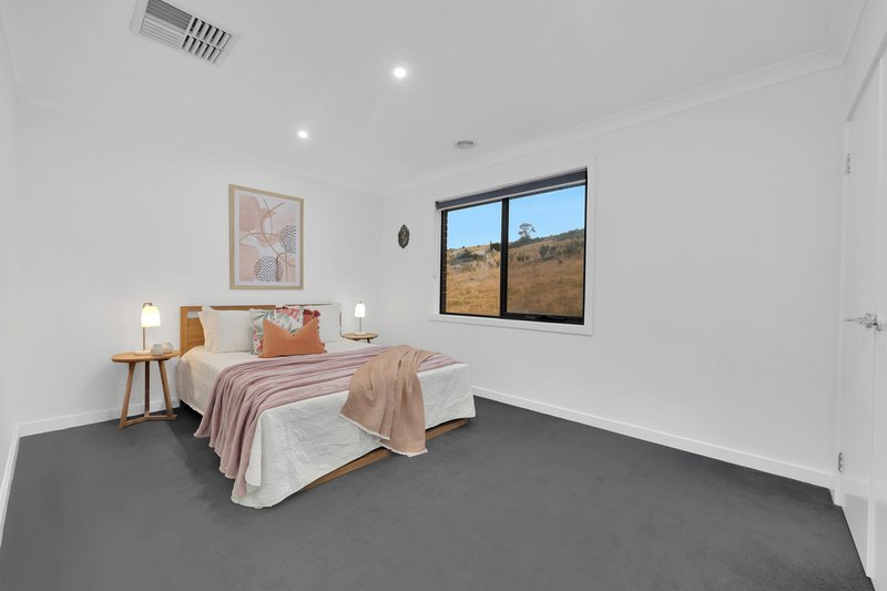 Photo - 5 Box Hedge Court, South Morang VIC 3752 - Image 11