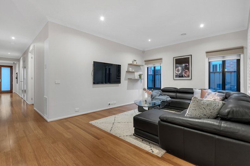 Photo - 5 Bradshaw Avenue, Craigieburn VIC 3064 - Image 9