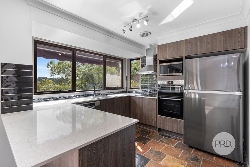 Photo - 5 Bramwell Place, Illawong NSW 2234 - Image 3