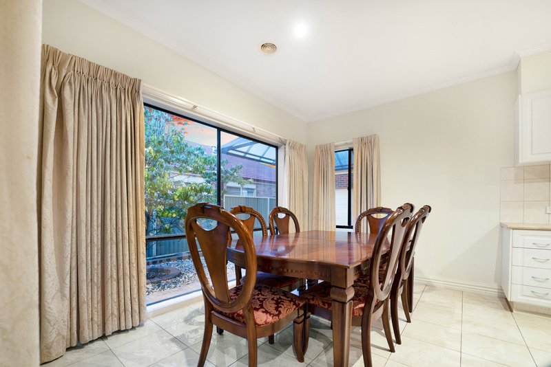 Photo - 5 Brentley Close, Point Cook VIC 3030 - Image 14