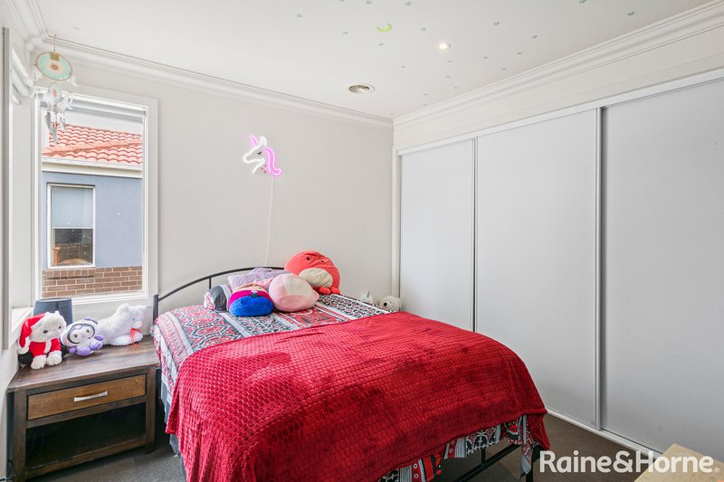 Photo - 5 Brentwood Place, Roxburgh Park VIC 3064 - Image 8