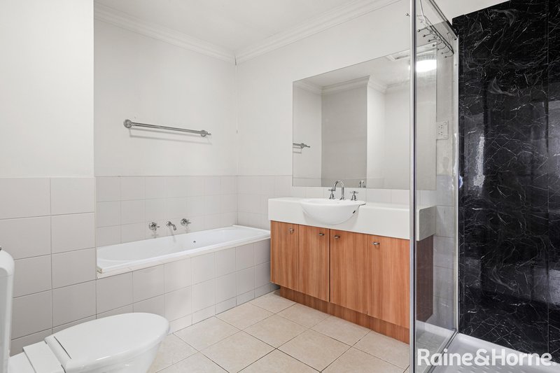 Photo - 5 Brentwood Place, Roxburgh Park VIC 3064 - Image 9