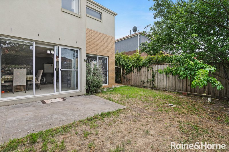 Photo - 5 Brentwood Place, Roxburgh Park VIC 3064 - Image 12