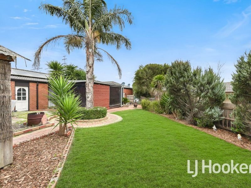 Photo - 5 Breydon Place, Hampton Park VIC 3976 - Image 2