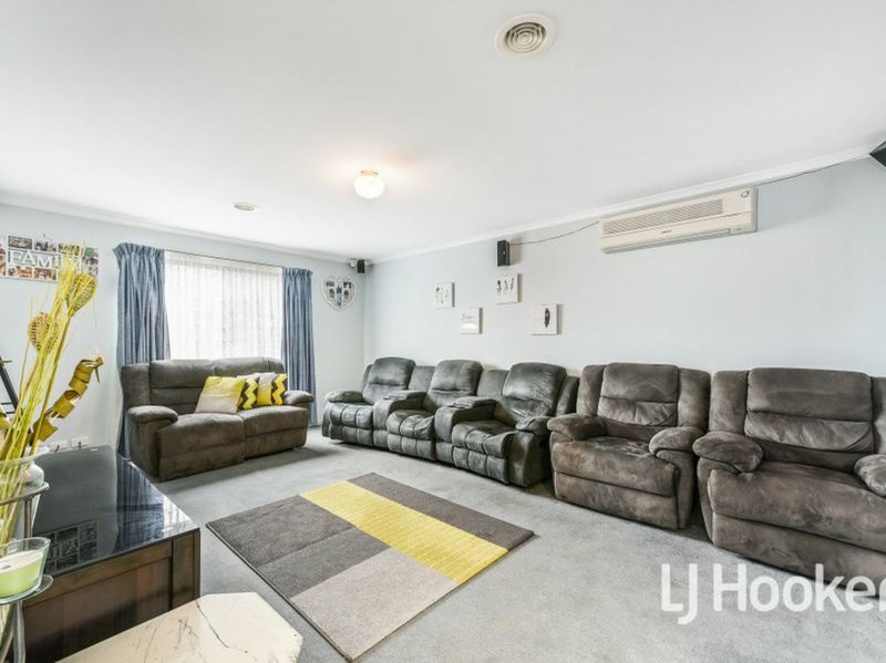 Photo - 5 Breydon Place, Hampton Park VIC 3976 - Image 5