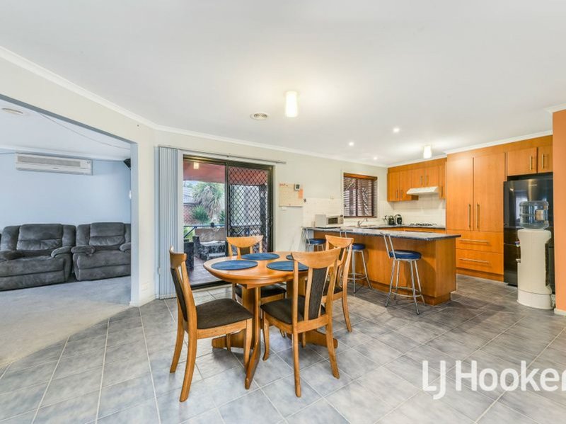 Photo - 5 Breydon Place, Hampton Park VIC 3976 - Image 6