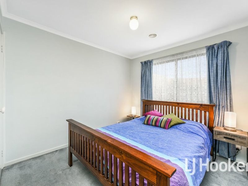 Photo - 5 Breydon Place, Hampton Park VIC 3976 - Image 12