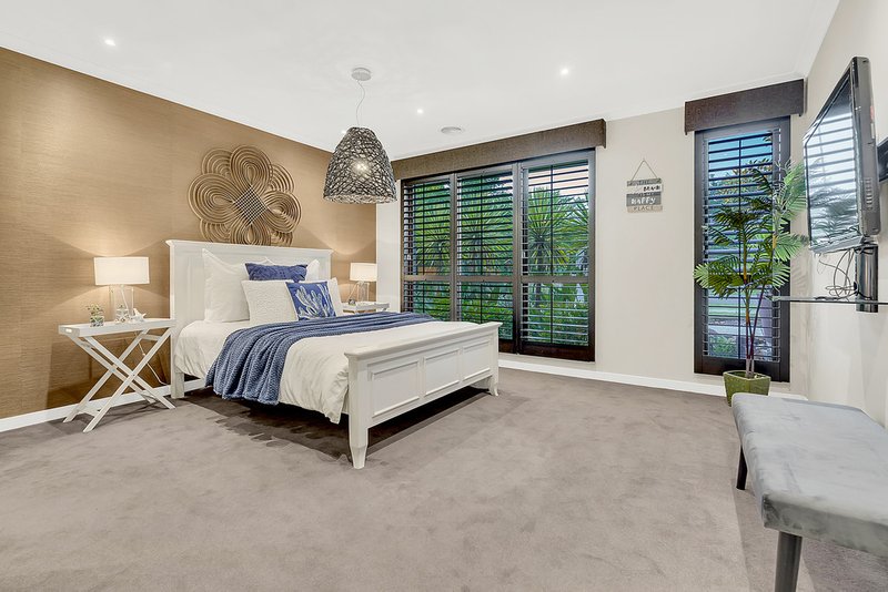 Photo - 5 Bridgehaven Drive, Craigieburn VIC 3064 - Image 3