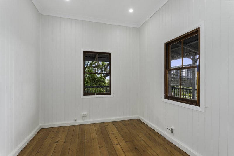 Photo - 5 Brisbane Road, Redbank QLD 4301 - Image 9