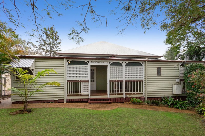 Photo - 5 Brisbane Road, Redbank QLD 4301 - Image 14