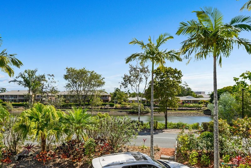 Photo - 5 Bristol Fry/125 Santa Cruz Boulevard, Clear Island Waters QLD 4226 - Image 3