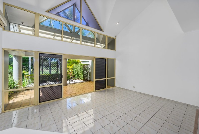 Photo - 5 Bristol Fry/125 Santa Cruz Boulevard, Clear Island Waters QLD 4226 - Image 6