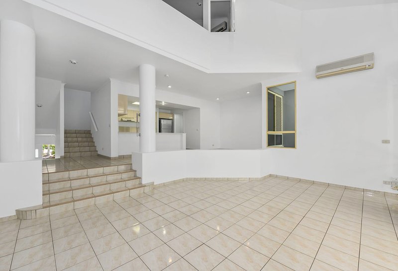 Photo - 5 Bristol Fry/125 Santa Cruz Boulevard, Clear Island Waters QLD 4226 - Image 8