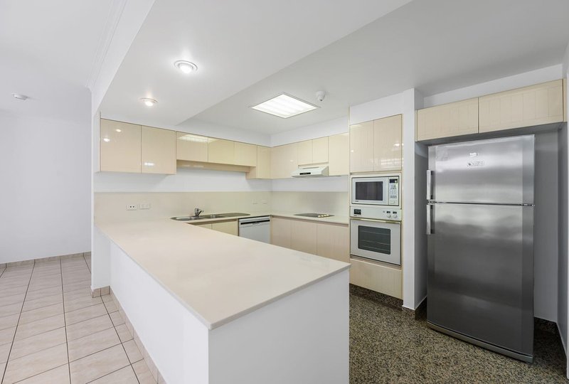 Photo - 5 Bristol Fry/125 Santa Cruz Boulevard, Clear Island Waters QLD 4226 - Image 10