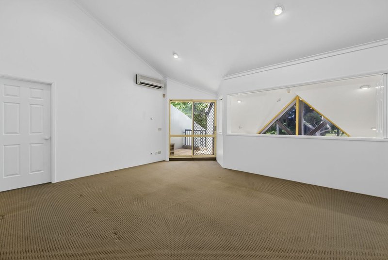 Photo - 5 Bristol Fry/125 Santa Cruz Boulevard, Clear Island Waters QLD 4226 - Image 11