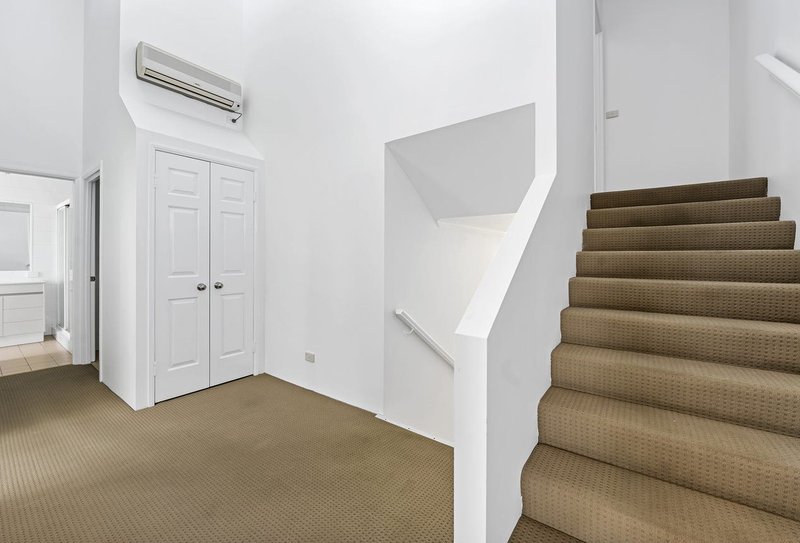 Photo - 5 Bristol Fry/125 Santa Cruz Boulevard, Clear Island Waters QLD 4226 - Image 14