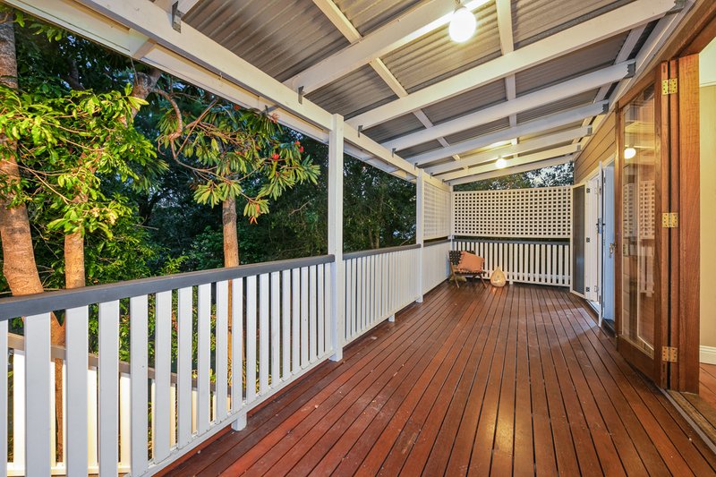 Photo - 5 Broadmere Street, Annerley QLD 4103 - Image 17