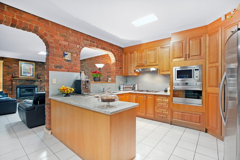 Photo - 5 Brush Road, Epping VIC 3076 - Image 2