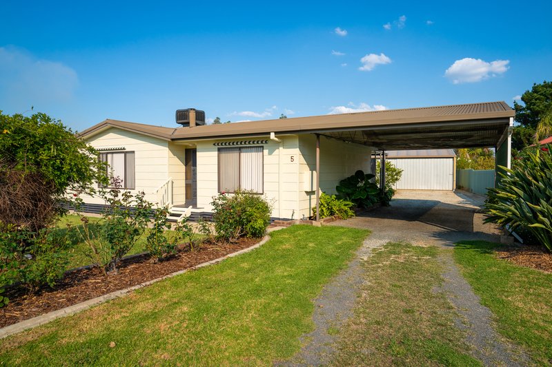 5 Buckland Court, Burrumbuttock NSW 2642