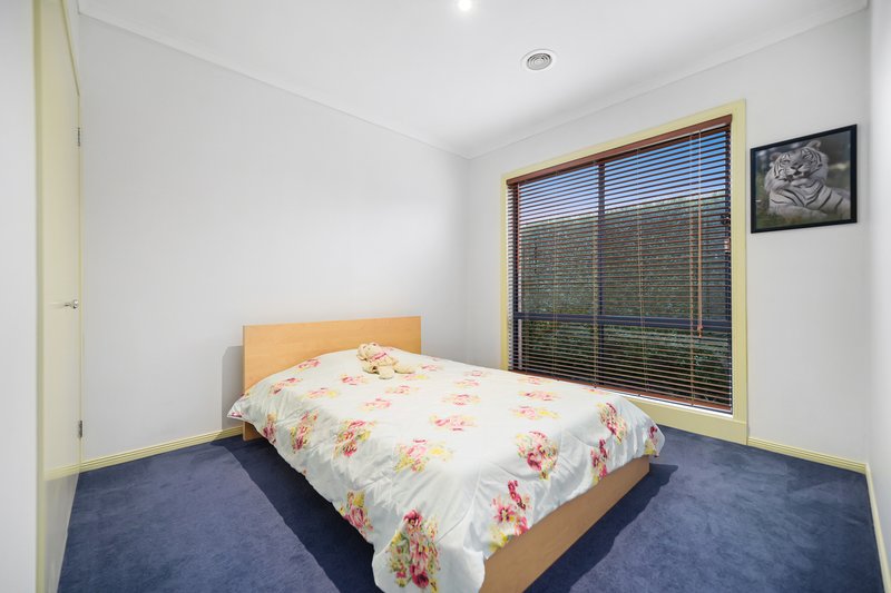 Photo - 5 Bundoora Court, Narre Warren South VIC 3805 - Image 10