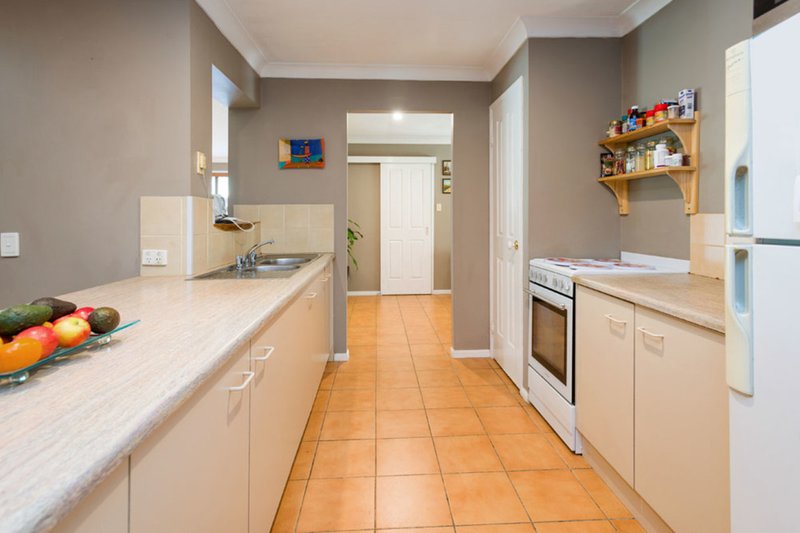 Photo - 5 Bunker Court, Arundel QLD 4214 - Image 3