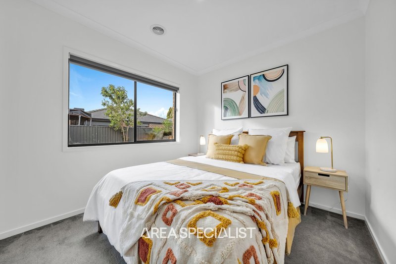 Photo - 5 Burchill Avenue, Cranbourne East VIC 3977 - Image 11