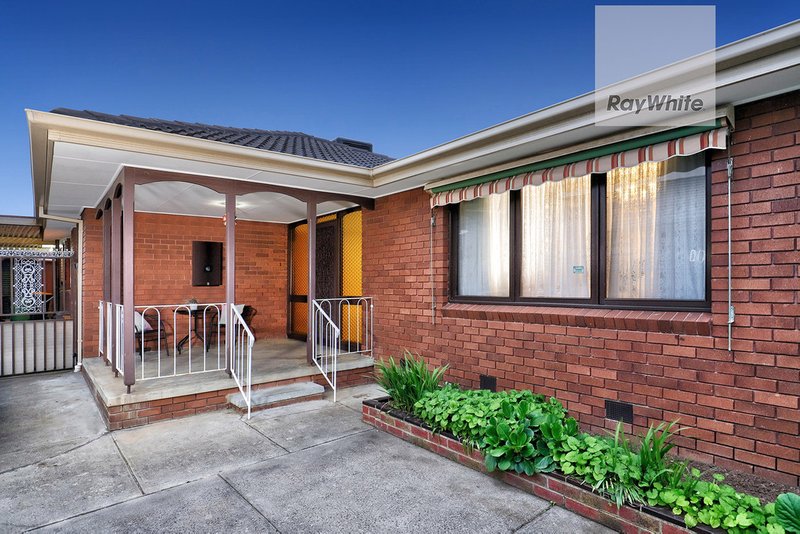 Photo - 5 Burgess Close, Gladstone Park VIC 3043 - Image 3