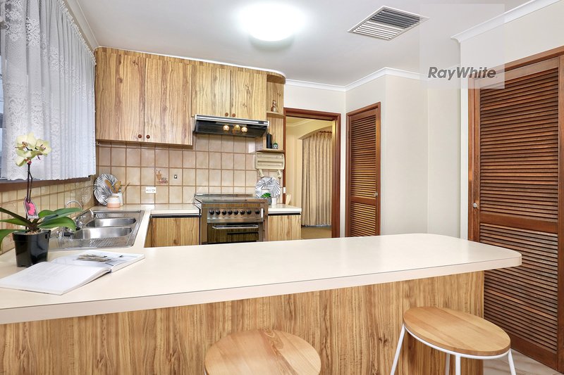 Photo - 5 Burgess Close, Gladstone Park VIC 3043 - Image 13