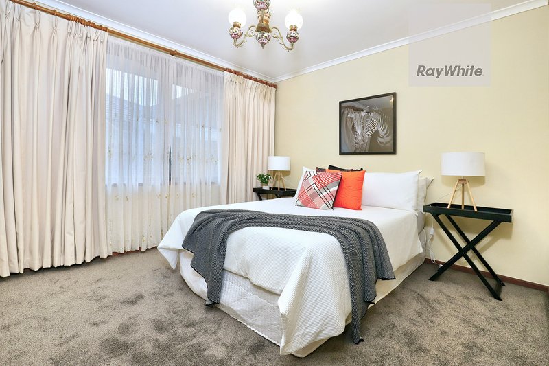 Photo - 5 Burgess Close, Gladstone Park VIC 3043 - Image 22