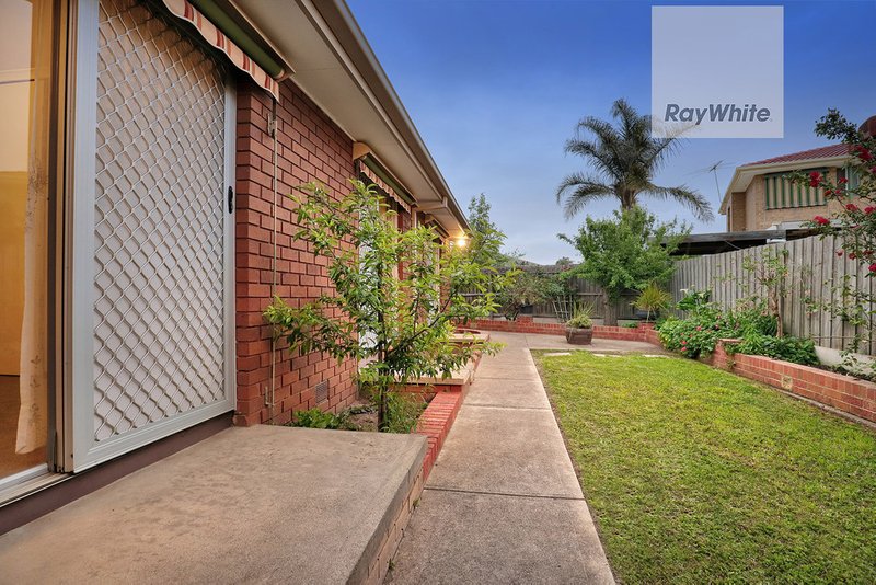 Photo - 5 Burgess Close, Gladstone Park VIC 3043 - Image 24