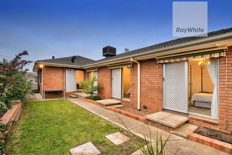 Photo - 5 Burgess Close, Gladstone Park VIC 3043 - Image 25