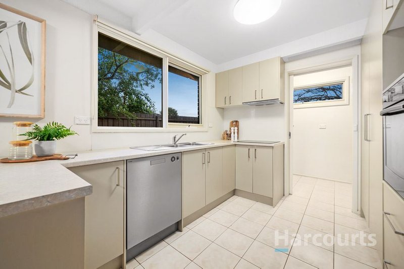 Photo - 5 Burlington Crescent, Wantirna VIC 3152 - Image 4