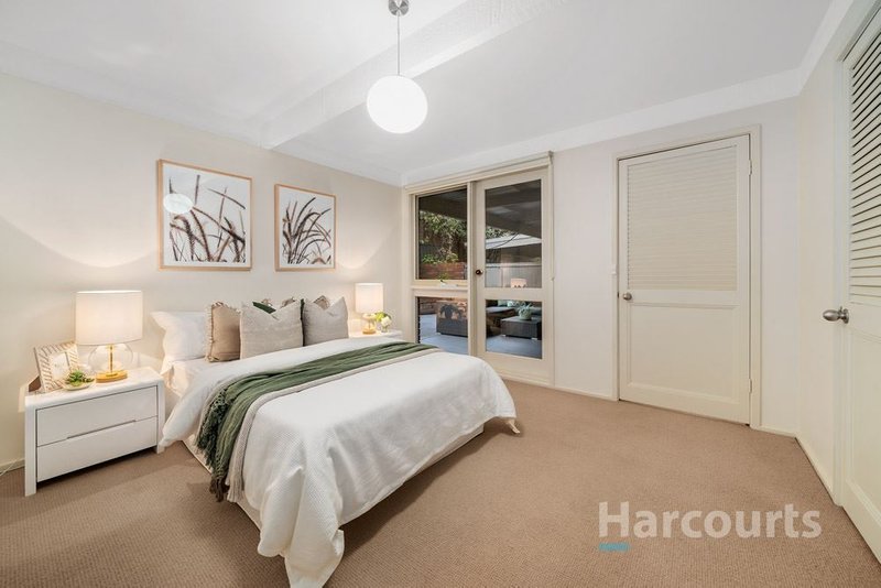 Photo - 5 Burlington Crescent, Wantirna VIC 3152 - Image 8