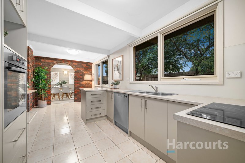 Photo - 5 Burlington Crescent, Wantirna VIC 3152 - Image 6