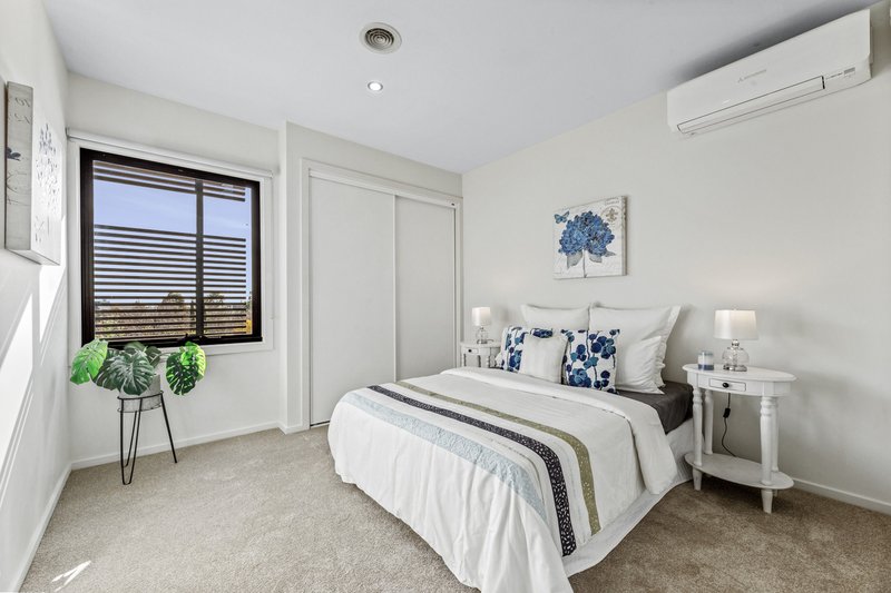 Photo - 5 Burn Nar Look Drive, Burwood VIC 3125 - Image 9