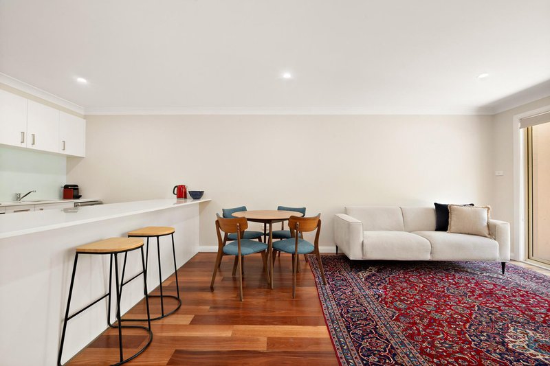 Photo - 5 Byron Court, Phillip ACT 2606 - Image 5