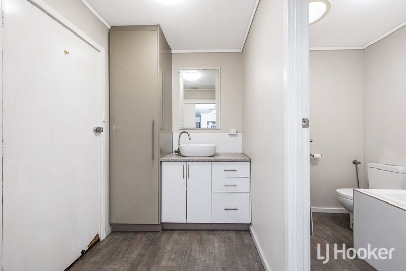 Photo - 5 Cabarita Way, North Yunderup WA 6208 - Image 10