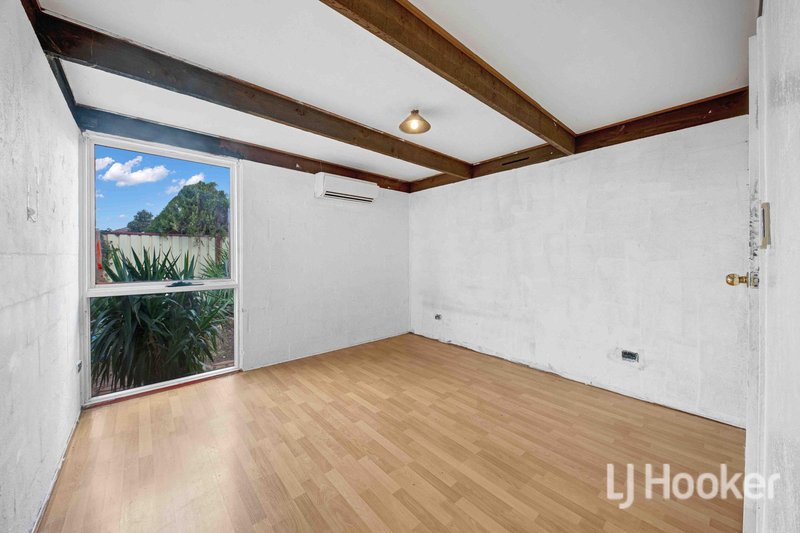 Photo - 5 Cadross Avenue, Melton VIC 3337 - Image 5